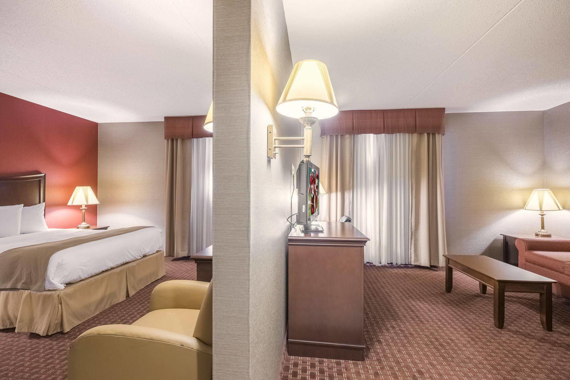Quality Inn & Suites Owego Eksteriør billede