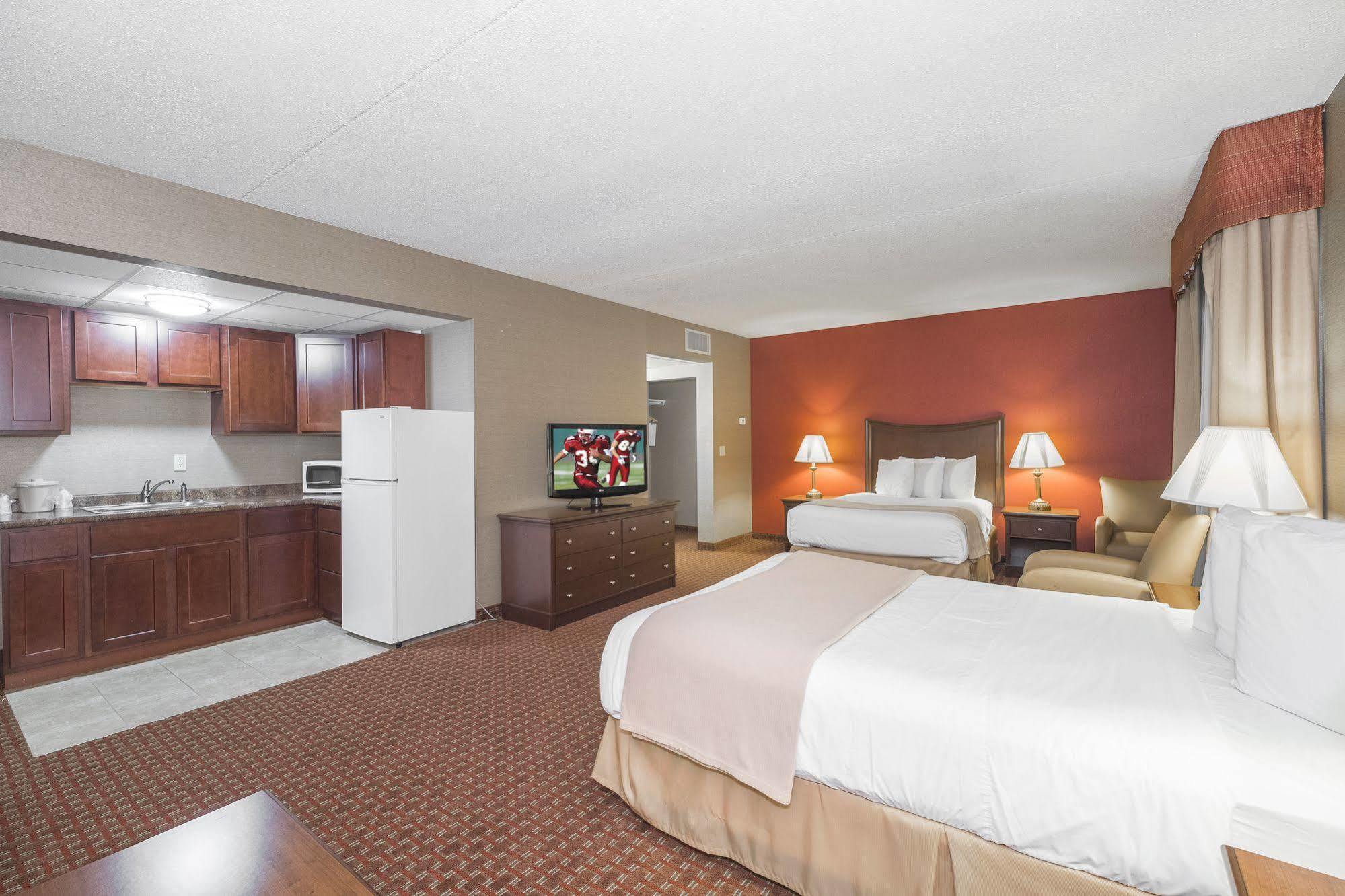 Quality Inn & Suites Owego Eksteriør billede