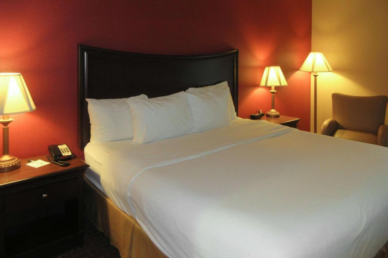 Quality Inn & Suites Owego Eksteriør billede